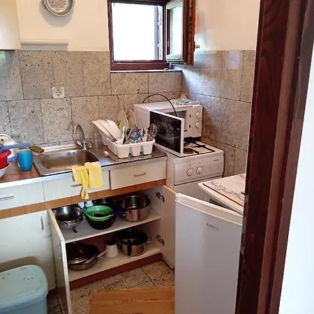Kuca U Zelenilu Apartment *